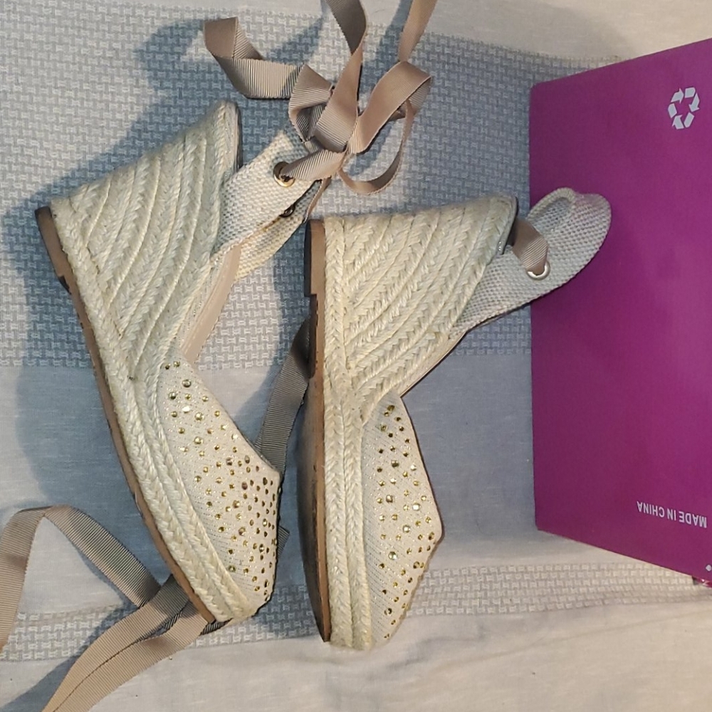 Wedge - Picture 2 of 2